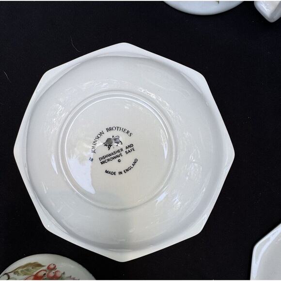 4 Johnson Brothers FRESH FRUIT Pedestal Cup & Octagon Saucer Sets Nice! S1 - Picture 8 of 9